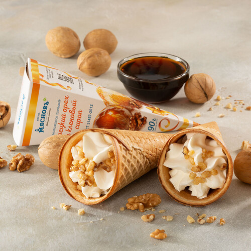 Мороженое пломбир с грецким орехом и кленовым сиропом 15% в сахарном рожке ГОСТ 90г