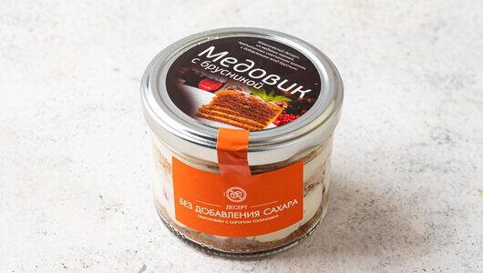 Десерт в банке «Медовик с брусникой», кафе