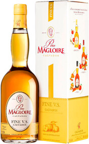 Кальвадос Pere Magloire Fine  0,7 л в подарочной упаковке