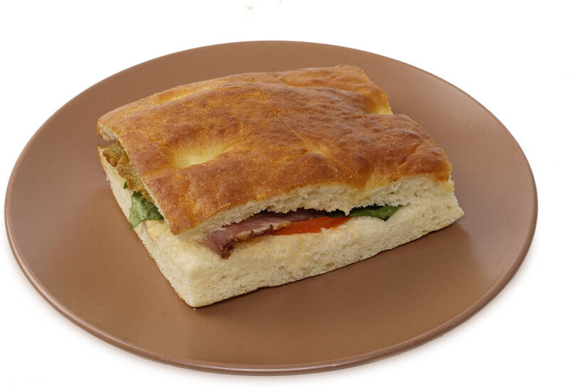 Сэндвич Фокачча с куриным филе, беконом, помидором и Романо 185 г, Россия