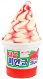 Мороженое Lotte Дабл Бианко с двойным вкусом клубники и яблока 210 г