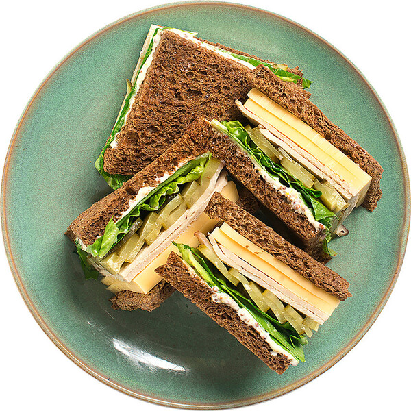 Клаб сэндвич с бужениной и маринованными огурцами Уже Готово 160 г Россия