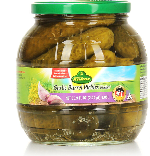 Огурцы Kuhne отборные с чесноком маринованные 970 г Германия