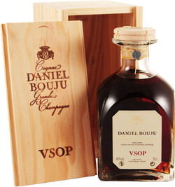 Коньяк Daniel Bouju VSOP carafon 0.7 л в деревянном ящике