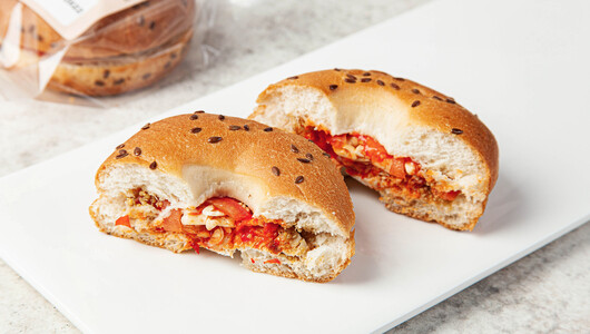 Бейгл с мясом цыпленка