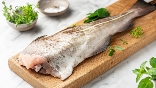 Треска потрошеная без головы замороженная