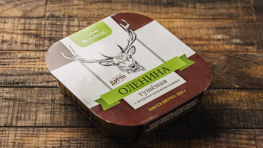 Оленина тушеная с ягодами можжевельника