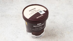 Мороженое пломбир в темном шоколаде
