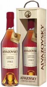 Коньяк Aivazovsky Limited Edition 1982 (gift box) 0.7л