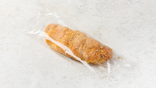 Круассан миндальный с малиной