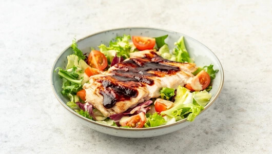 Салат куриный BBQ