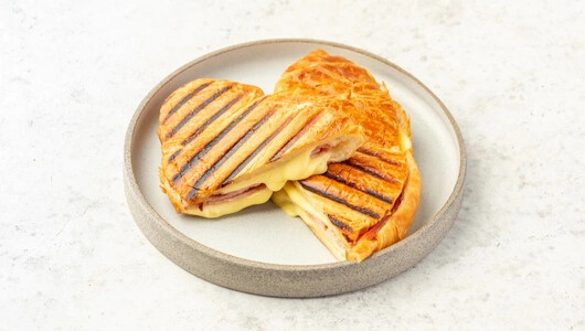 Круассан с ветчиной и сыром, 160 г