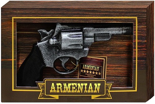 Коньяк армянский «Револьвер 7-летний» в подарочной упаковке, 0.1 л