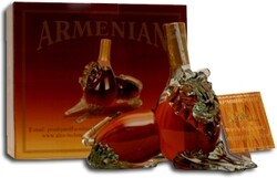 Коньяк армянский «Лев 5-летний» в подарочной упаковке, 0.5 л