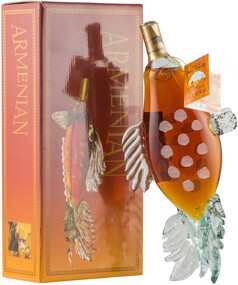 Коньяк армянский «Рыба 5-летний» в подарочной упаковке, 0.5 л