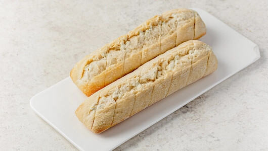 Выпекаем дома. Багет пшеничный с чесноком. 2 шт. Пекарня