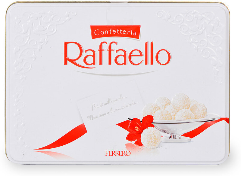 Конфеты Raffaello с цельным миндальным орехом в кокосовой обсыпке 300 г