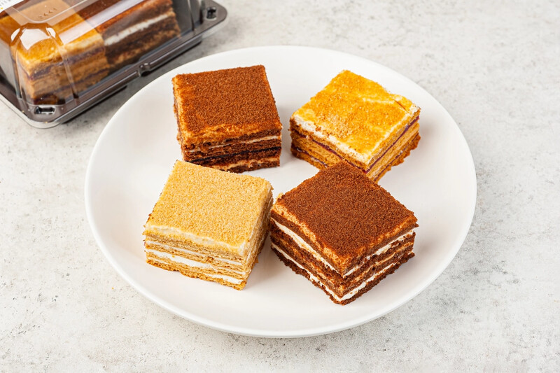 Набор пирожных «Ассорти медовиков», 4 шт