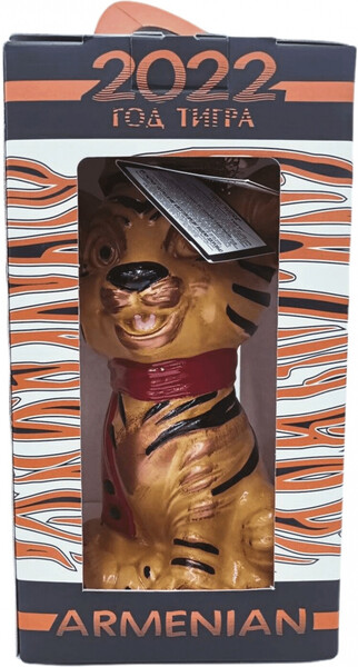 Коньяк армянский «Тигр 7-летний» в подарочной упаковке, 0.5 л