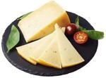 Сыр Велес с базиликом 45% жир. Деликатеска ~230г