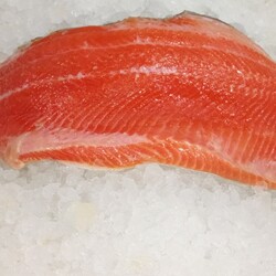 Филе форели охлажденное на коже вес 0,6 - 0,8 кг